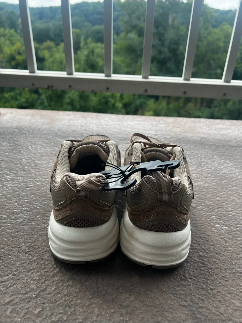Avia Men’s 5000 Athletic Sneakers
